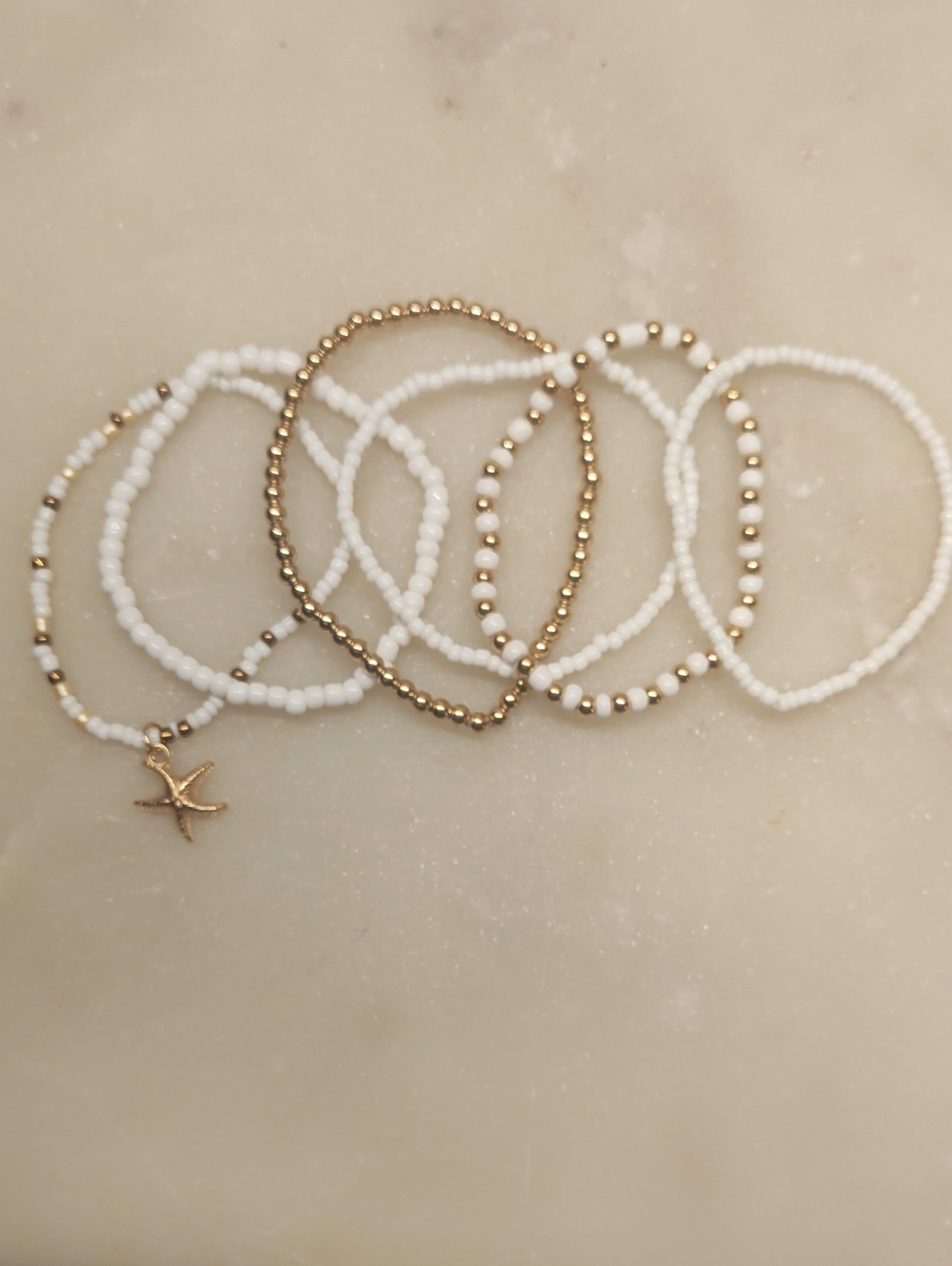 BOGO! NEW! Set Of 6 Beaded Stretch Bracelets White And Gold Stackable - Picture 2 of 3